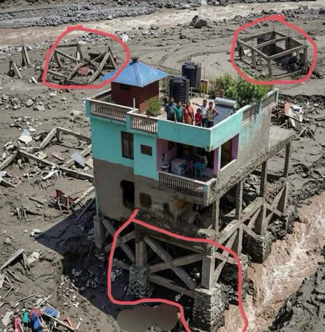 La foto più virale della "casa dei miracoli in Nepal" è una ricostruzione con AI (di un edificio reale)